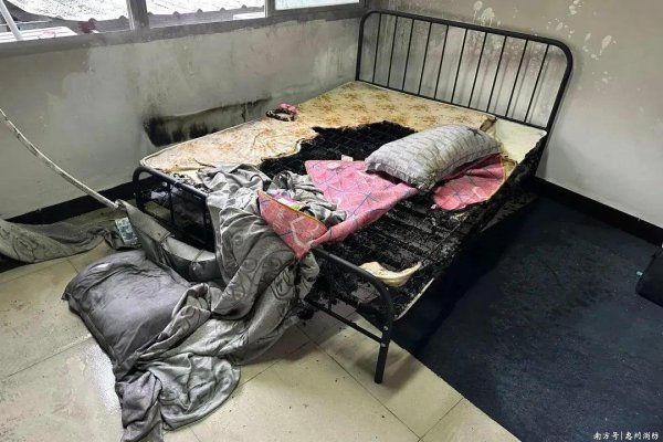 忆融速配 男子凌晨如厕归来，床头突然起火：“它想要我命！”