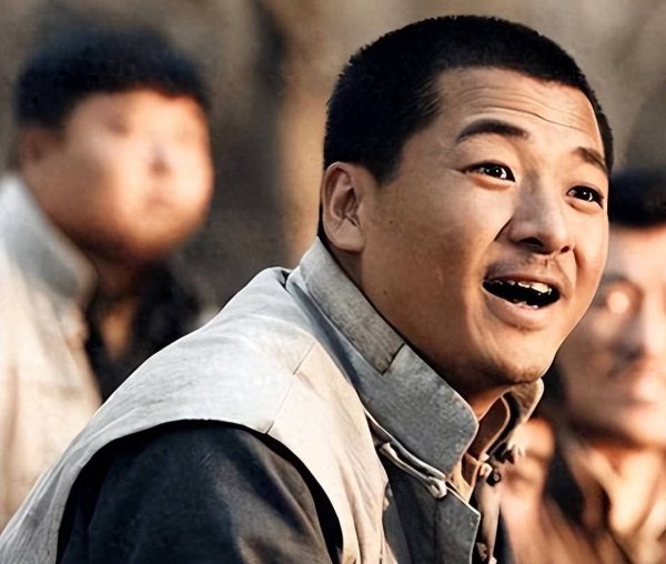 股市配资 钱再多还真有用！他闯关东爆火后娶美女同桌，生活成这样